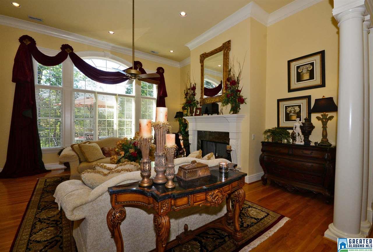 1053 SHORT LEAF CIR, Gardendale, AL 35071