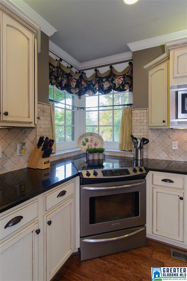 817 MOUNTAINVIEW DR, Gardendale, AL 35071