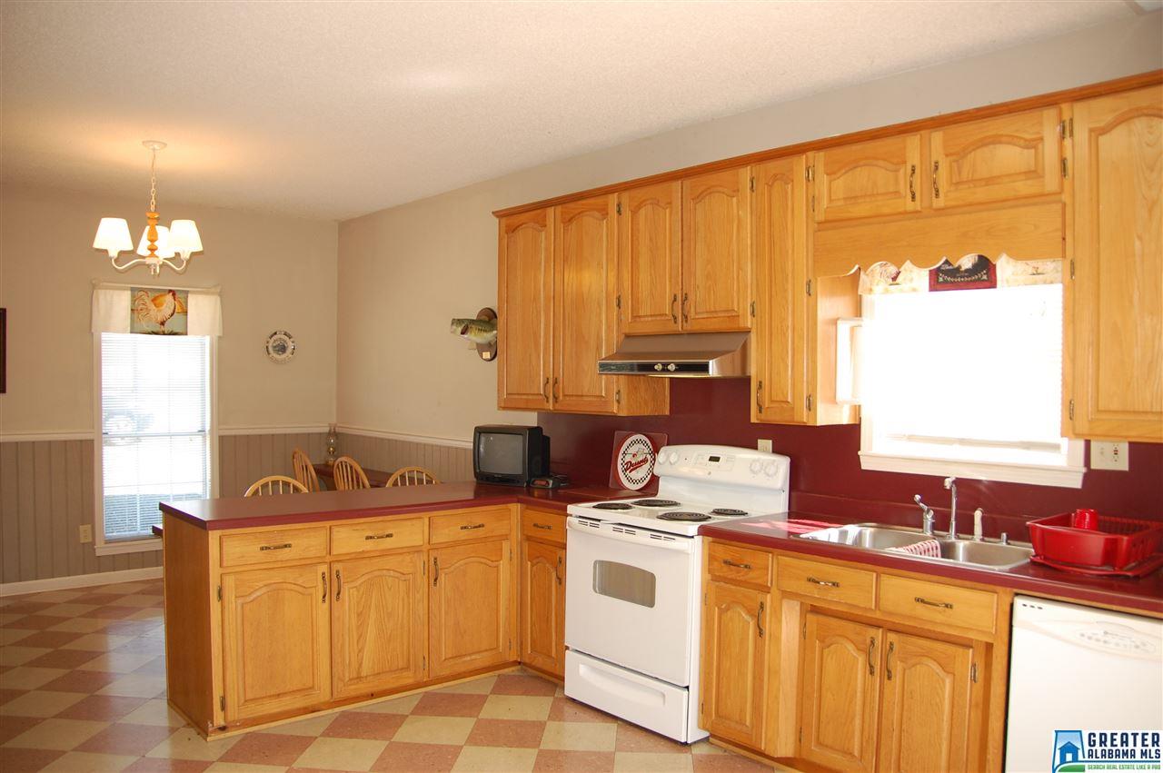 504 LAKESHORE LN, Oneonta, AL 35121