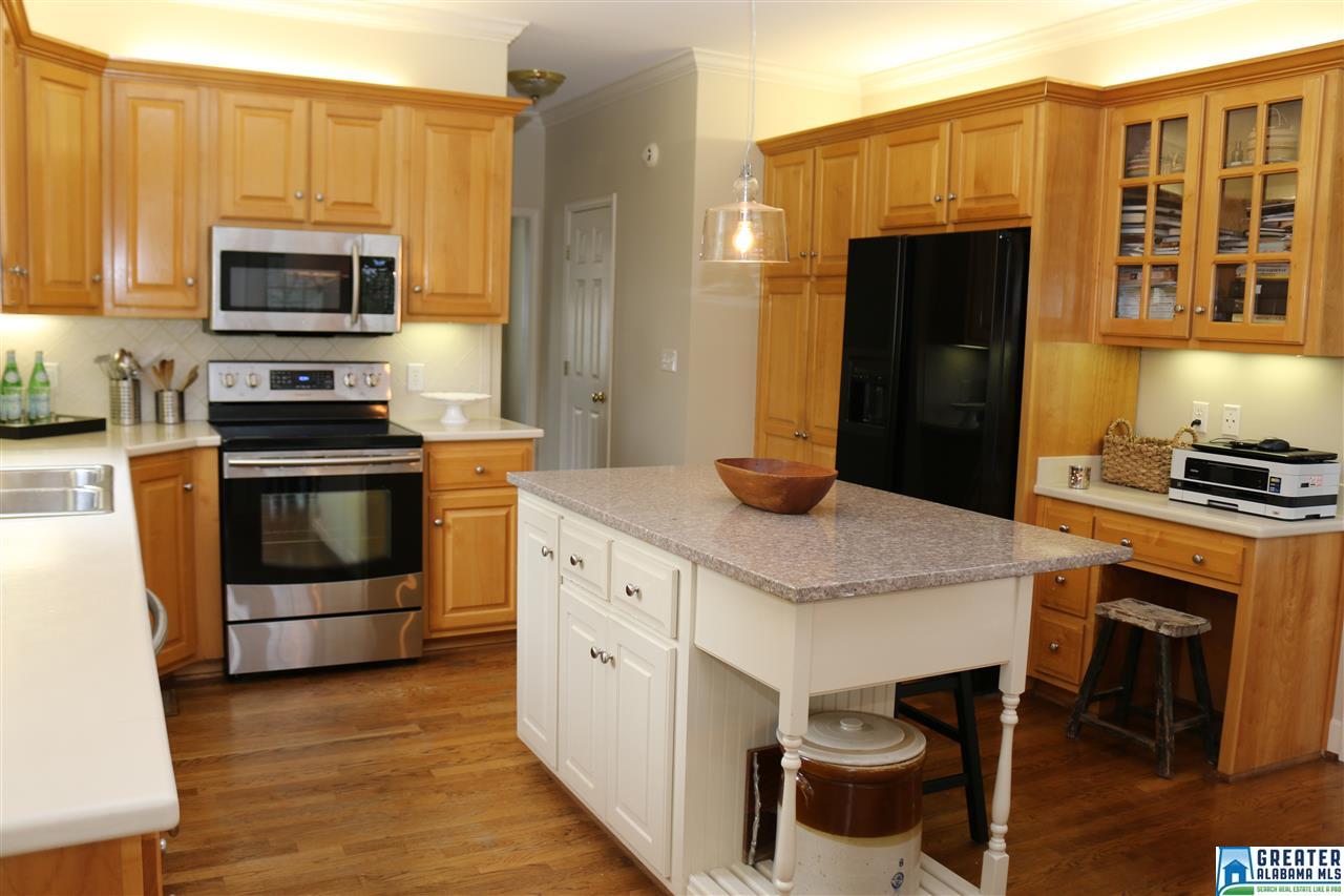 225 KINGS CREST LN, Pelham, AL 35124