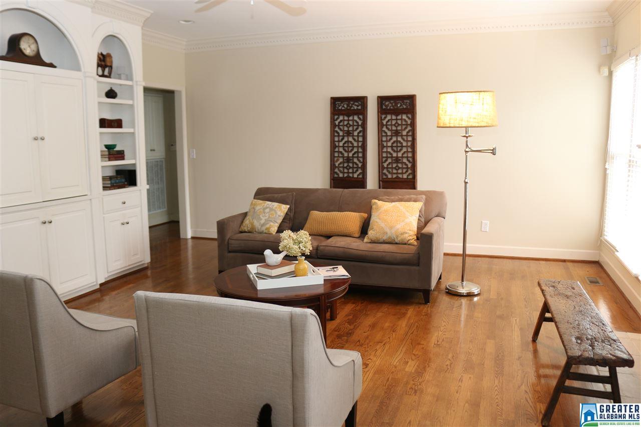 225 KINGS CREST LN, Pelham, AL 35124