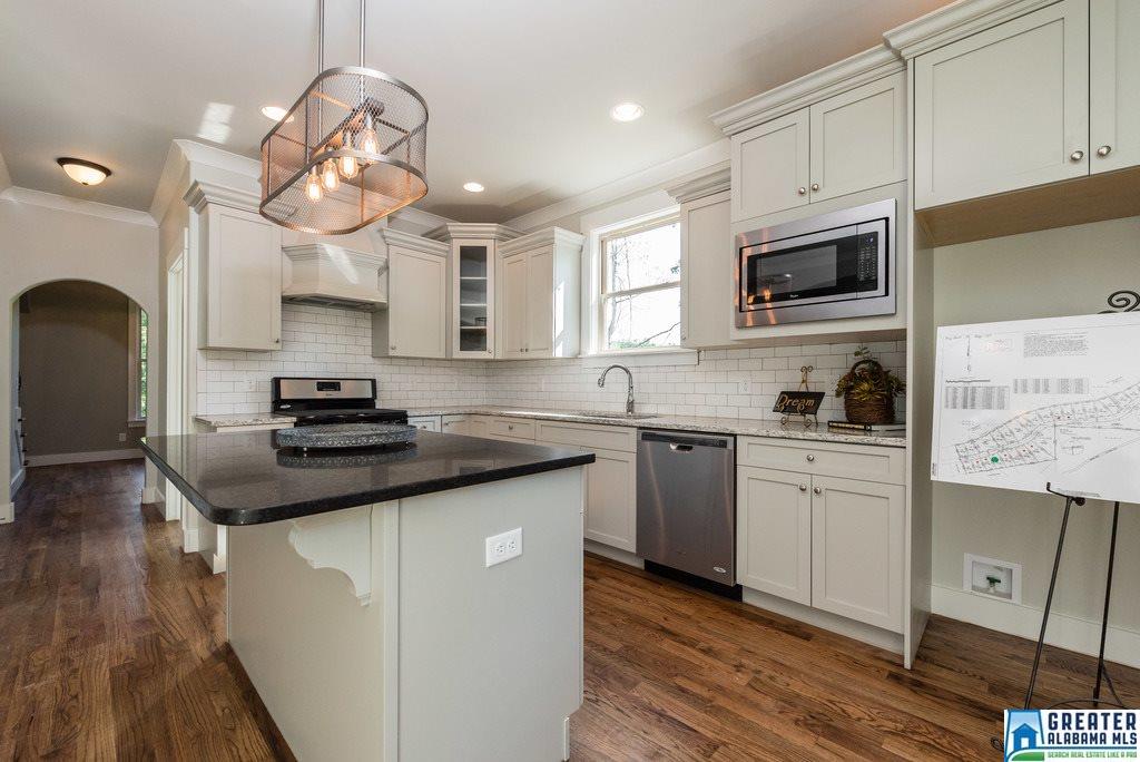 519 BENT CREEK TRC, Pelham, AL 35124