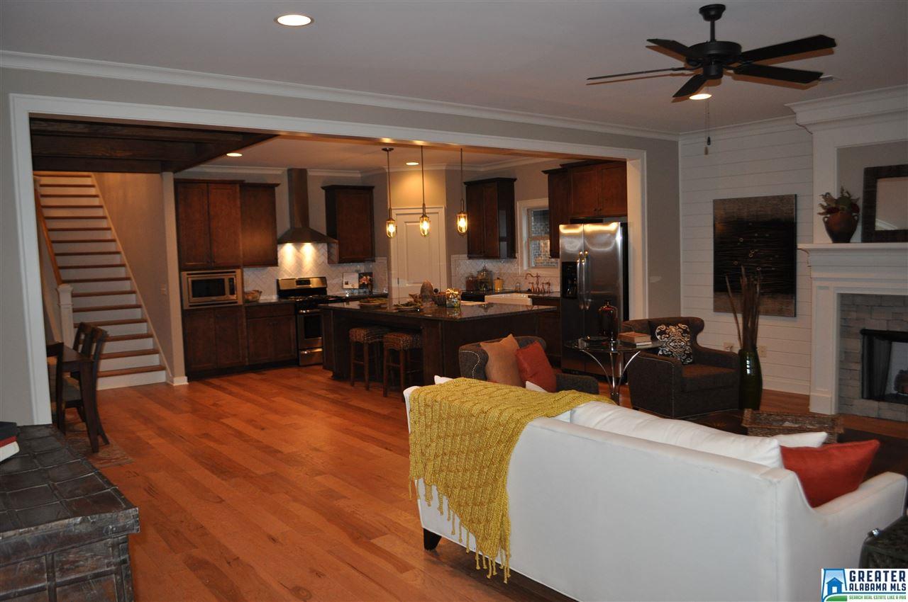 405 GLEN IRIS CIR, Pelham, AL 35124