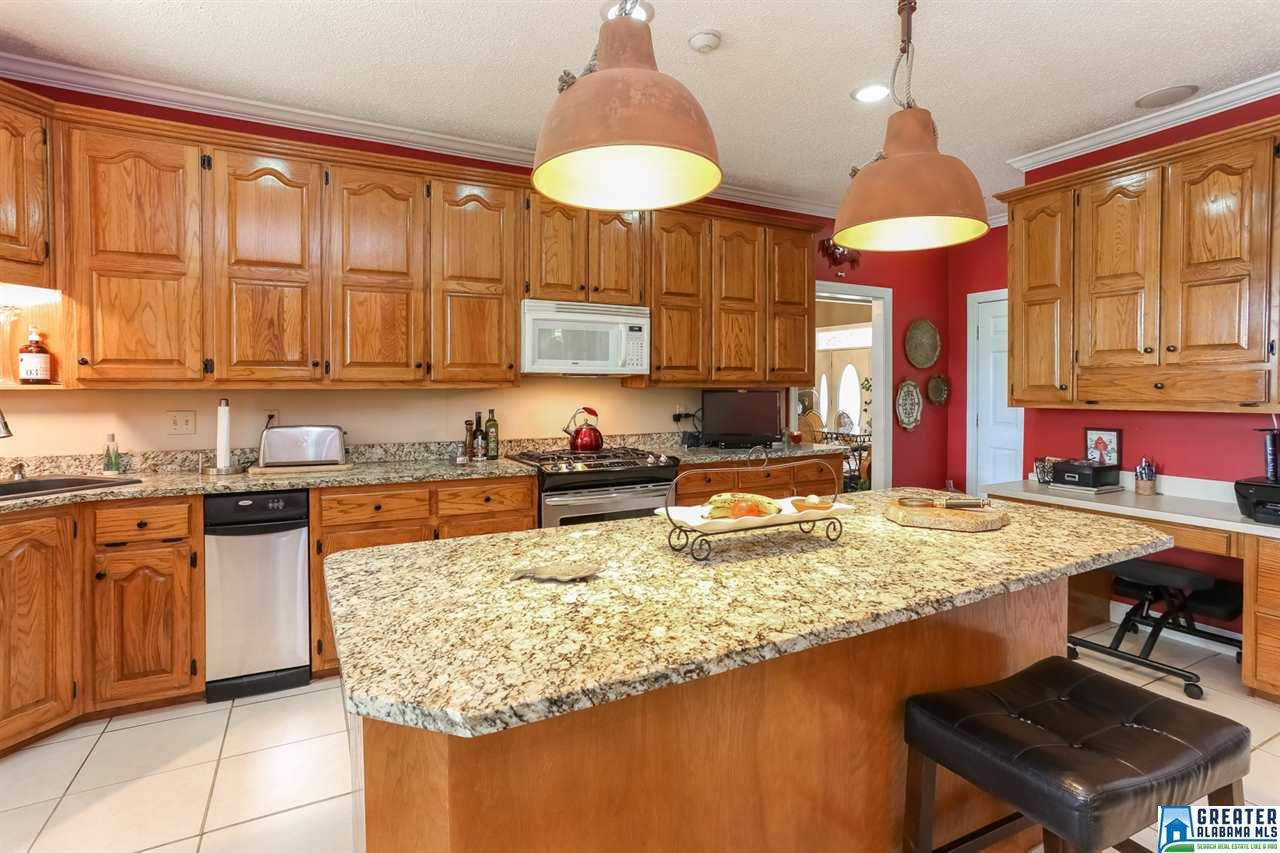 550Eagle Pointe Ln, Pell City, AL 35128