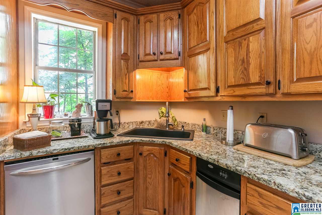 550Eagle Pointe Ln, Pell City, AL 35128