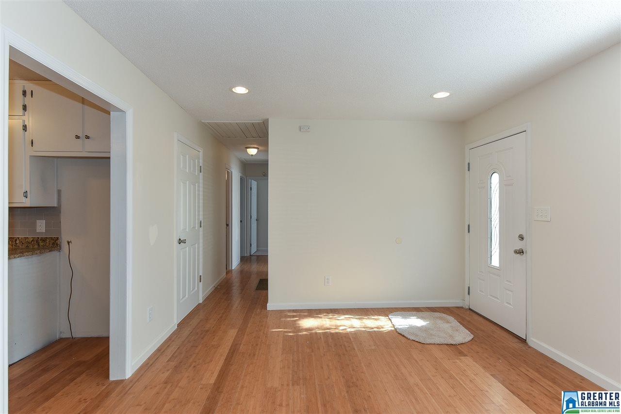 6836 MARKHAM DR, Trussville, AL 35173