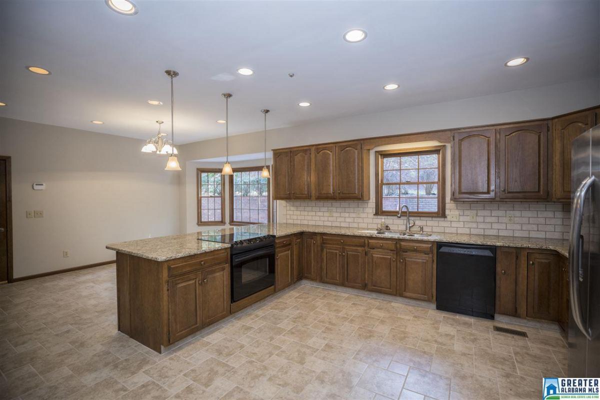 7055 ROPER RD, Trussville, AL 35173