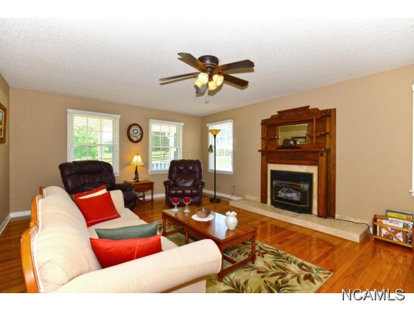 601 COUNTY RD 1225, Vinemont, AL 35179