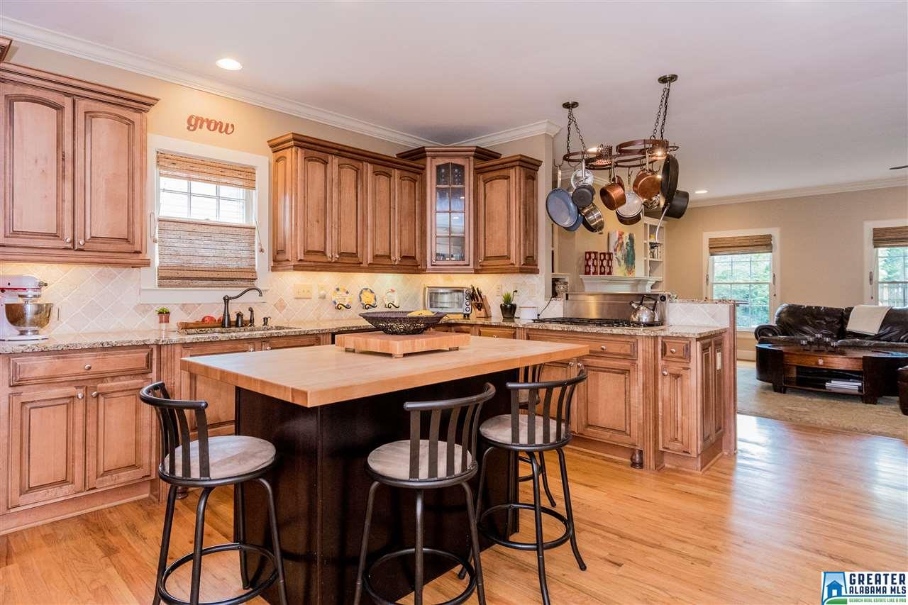 1514 ROSELAND DR, Homewood, AL 35209