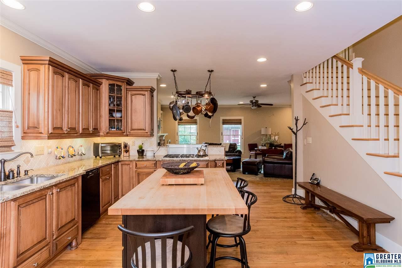 1514 ROSELAND DR, Homewood, AL 35209