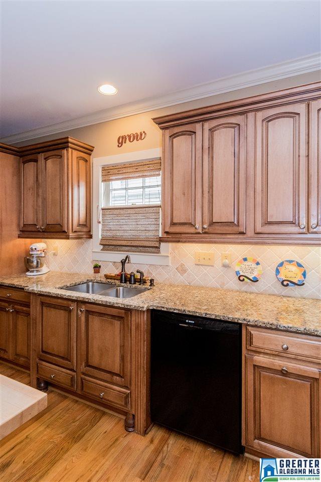 1514 ROSELAND DR, Homewood, AL 35209