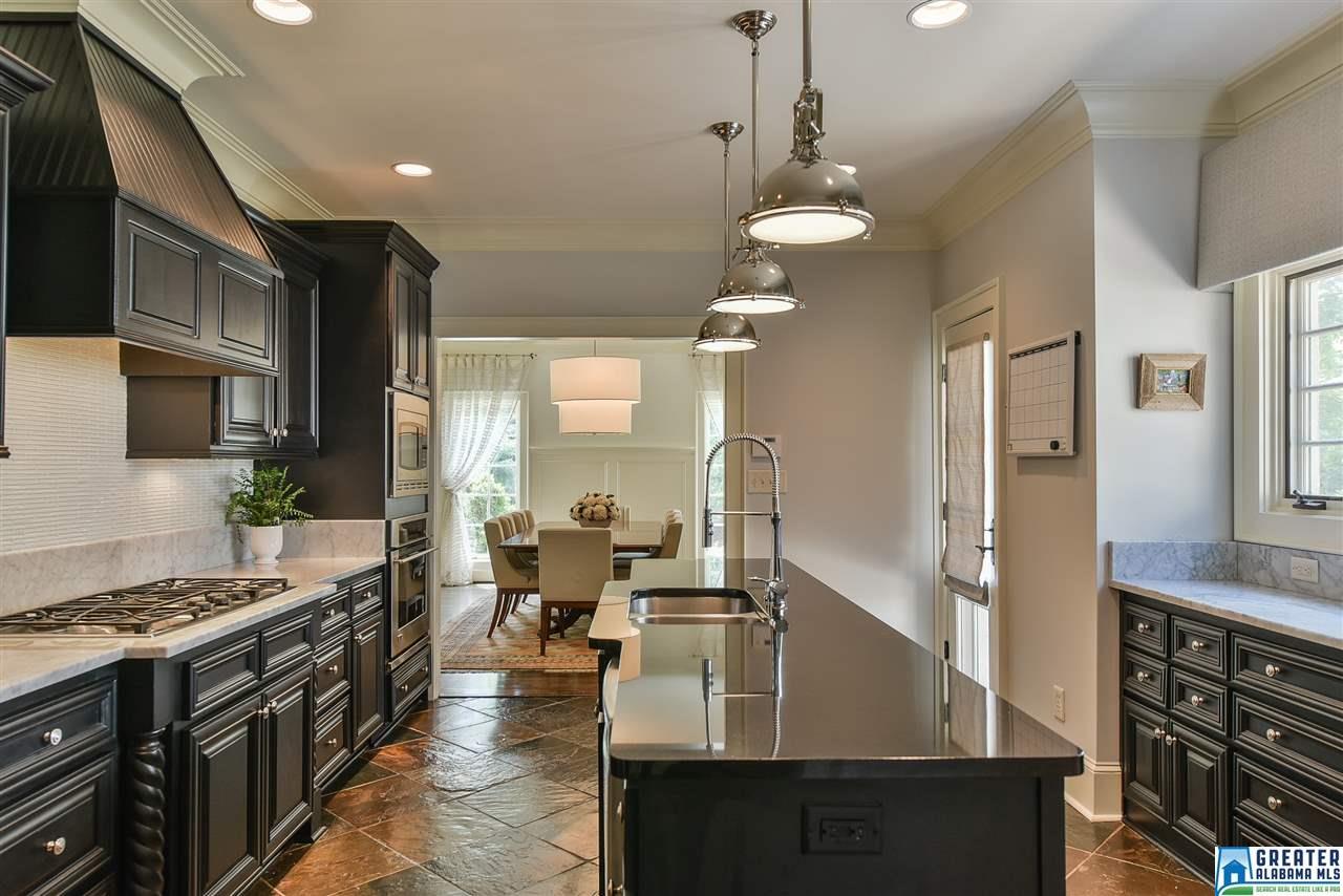 557 DURHAM DR, Homewood, AL 35209