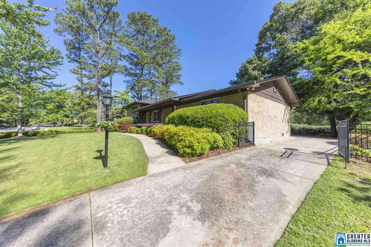 1712Carovel Cir Cir, Vestavia Hills, AL 35216