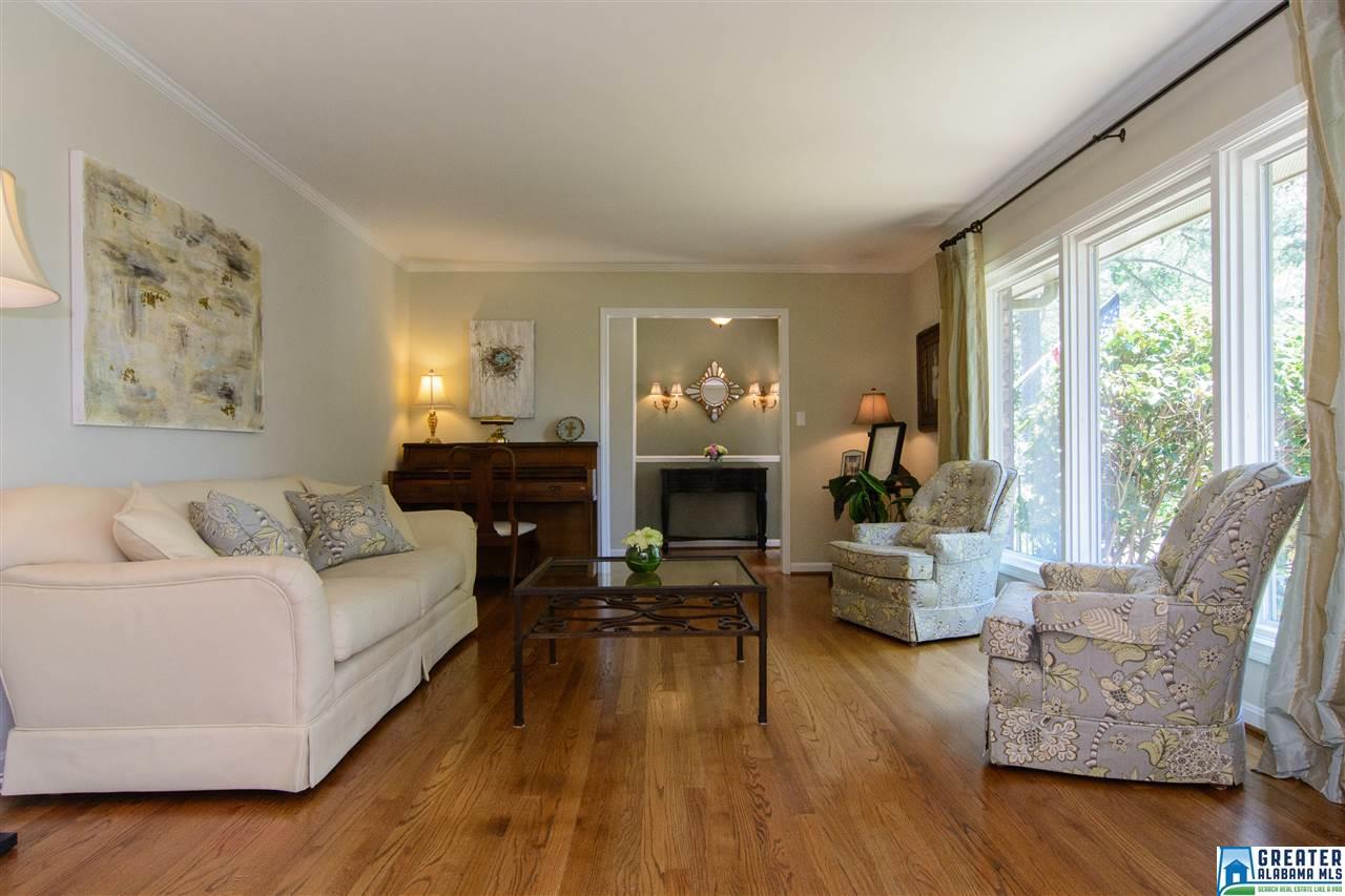 2136 WOODHUE CIR, Vestavia Hills, AL 35216
