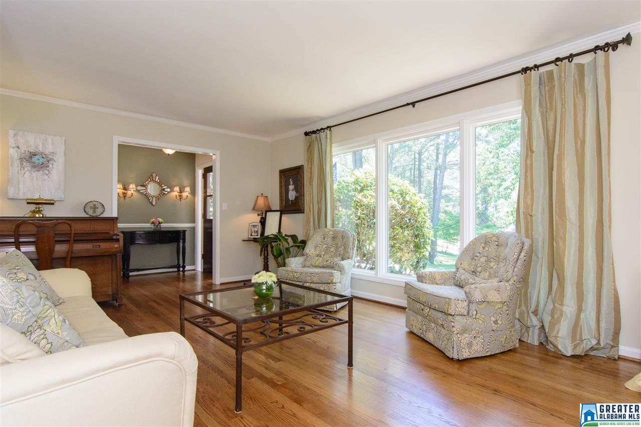 2136 WOODHUE CIR, Vestavia Hills, AL 35216