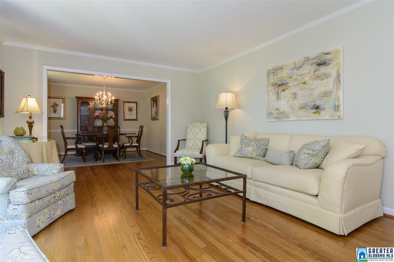 2136 WOODHUE CIR, Vestavia Hills, AL 35216