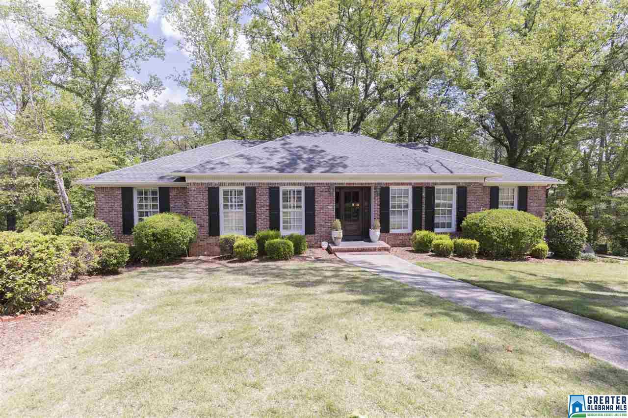 2136Viking Cir Cir, Vestavia Hills, AL 35216