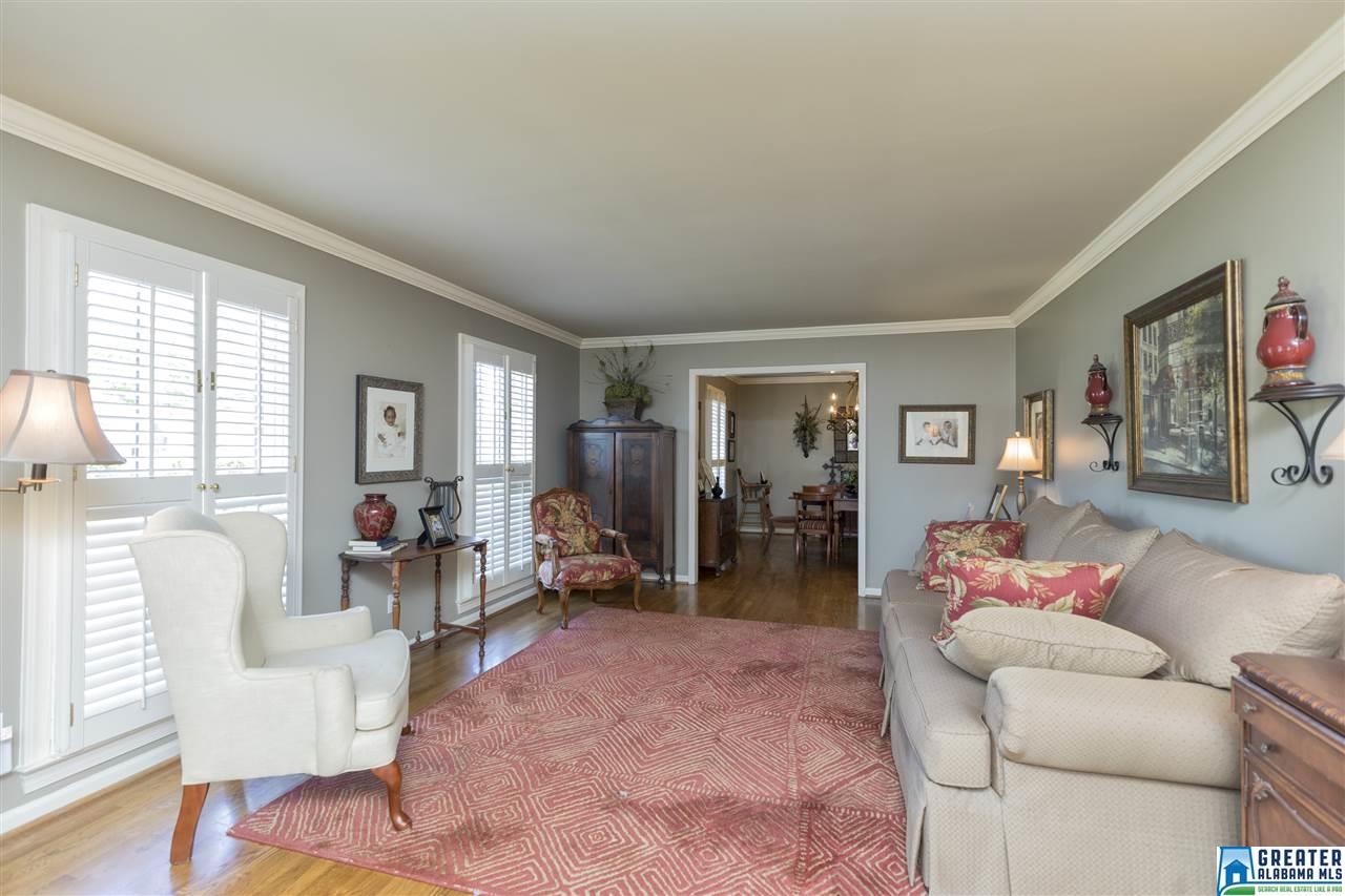 2136Viking Cir Cir, Vestavia Hills, AL 35216