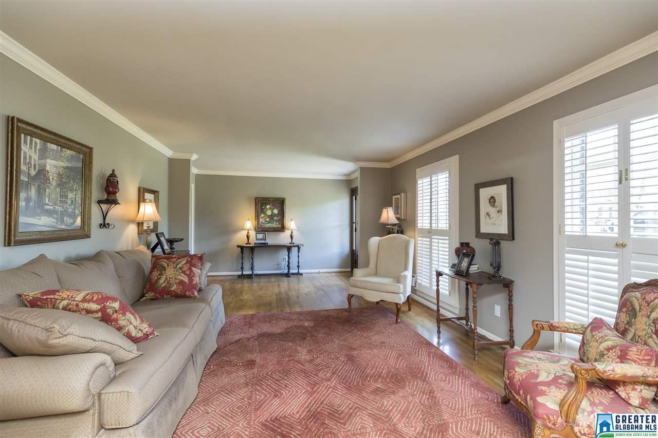 2136Viking Cir Cir, Vestavia Hills, AL 35216