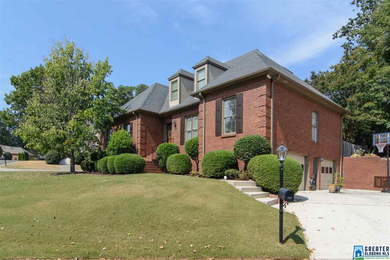 1654 CROSSGATE DR, Vestavia Hills, AL 35216