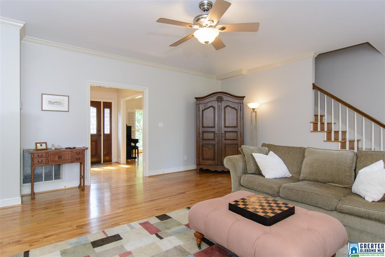 1654 CROSSGATE DR, Vestavia Hills, AL 35216
