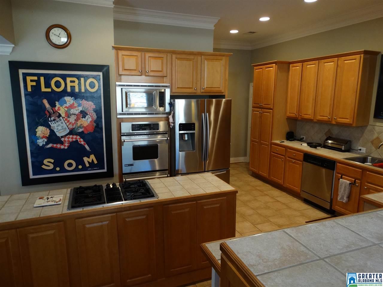 2116 MOUNTAIN VIEW DR, Vestavia Hills, AL 35216