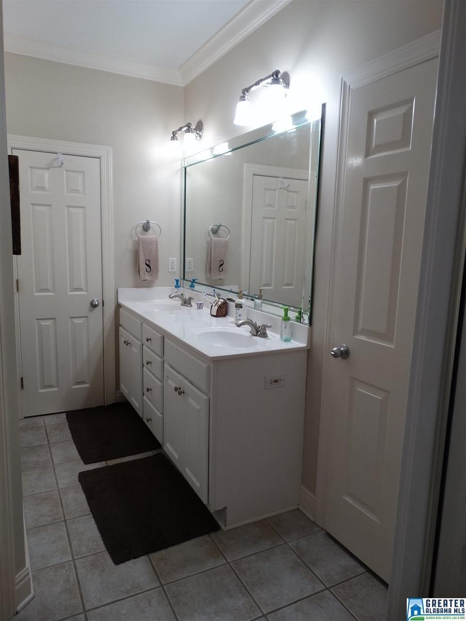 2116 MOUNTAIN VIEW DR, Vestavia Hills, AL 35216