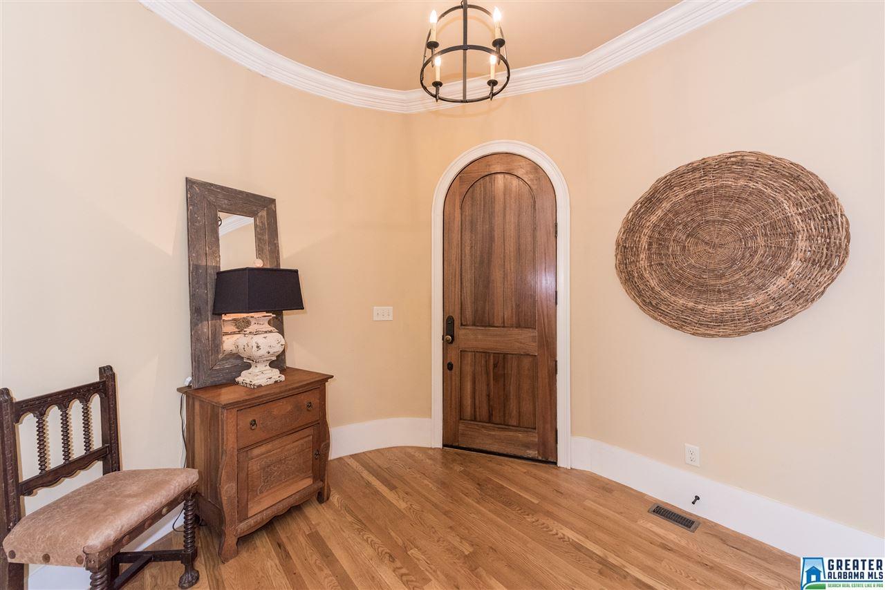 1230 PARLIAMENT LN, Vestavia Hills, AL 35216