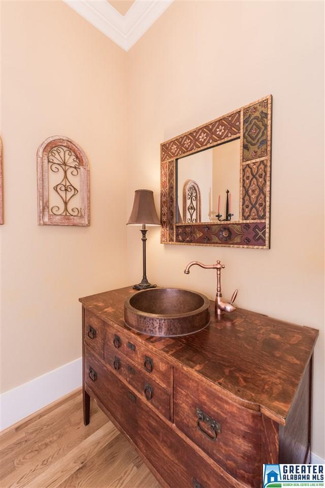 1230 PARLIAMENT LN, Vestavia Hills, AL 35216