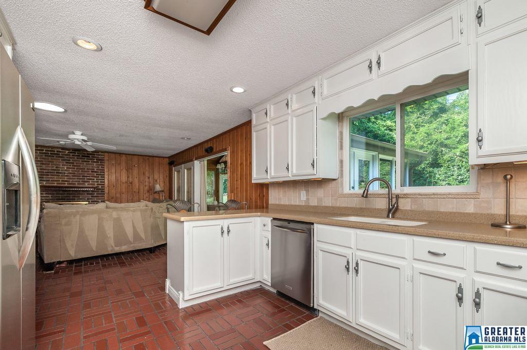 716 ROCKBRIDGE RD, Vestavia Hills, AL 35216