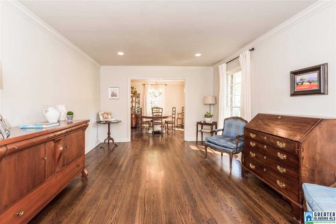 1208 FOREST VIEW LN, Vestavia Hills, AL 35216