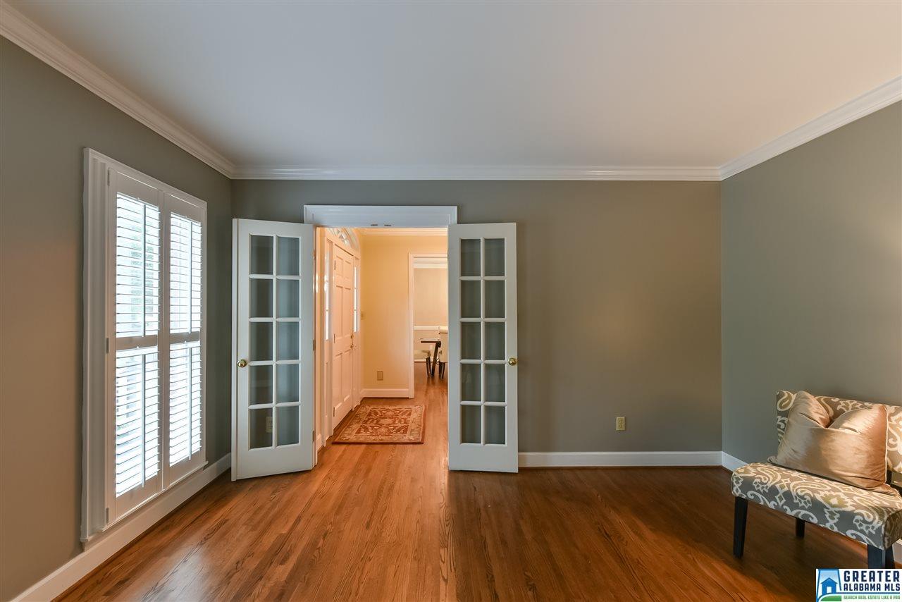 421 VESCLUB DR, Vestavia Hills, AL 35216