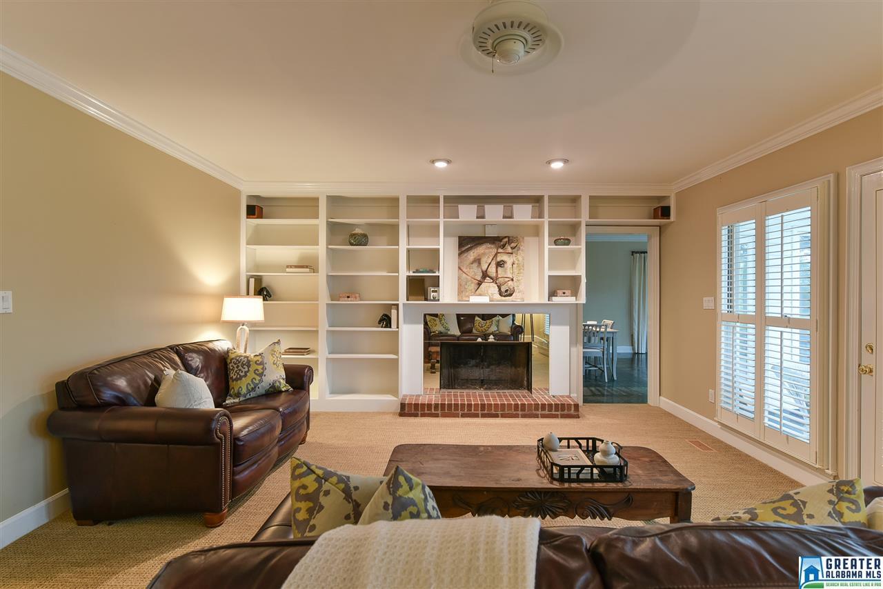 421 VESCLUB DR, Vestavia Hills, AL 35216