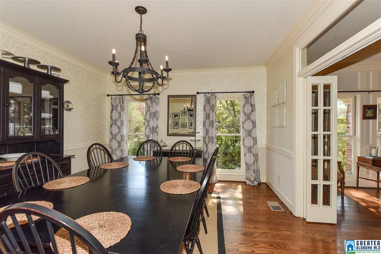 2700 WATKINS GLEN DR, Vestavia Hills, AL 35216
