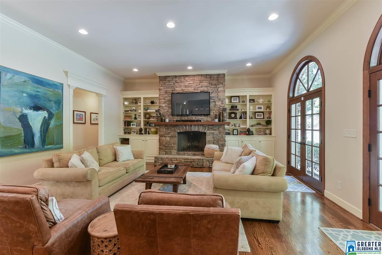 2700 WATKINS GLEN DR, Vestavia Hills, AL 35216