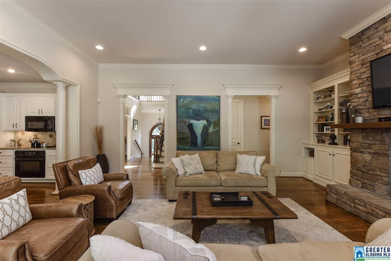 2700 WATKINS GLEN DR, Vestavia Hills, AL 35216