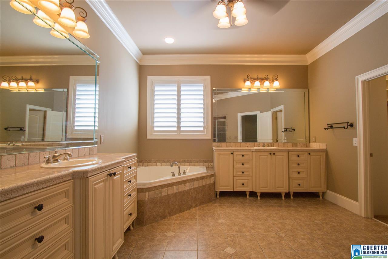 1909 VESTWOOD HILLS CT, Vestavia Hills, AL 35216