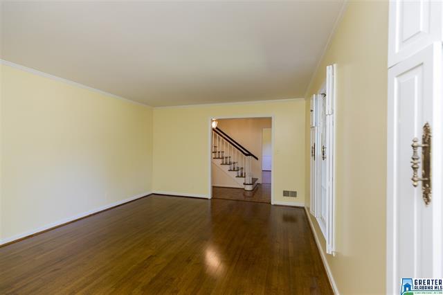3613 Oakdale Rd, Mountain Brook, AL 35223