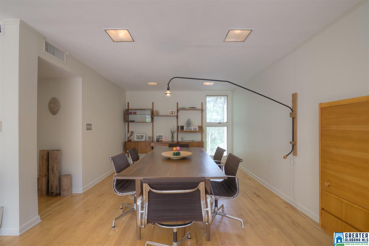 3320 N WOODRIDGE RD, Mountain Brook, AL 35223