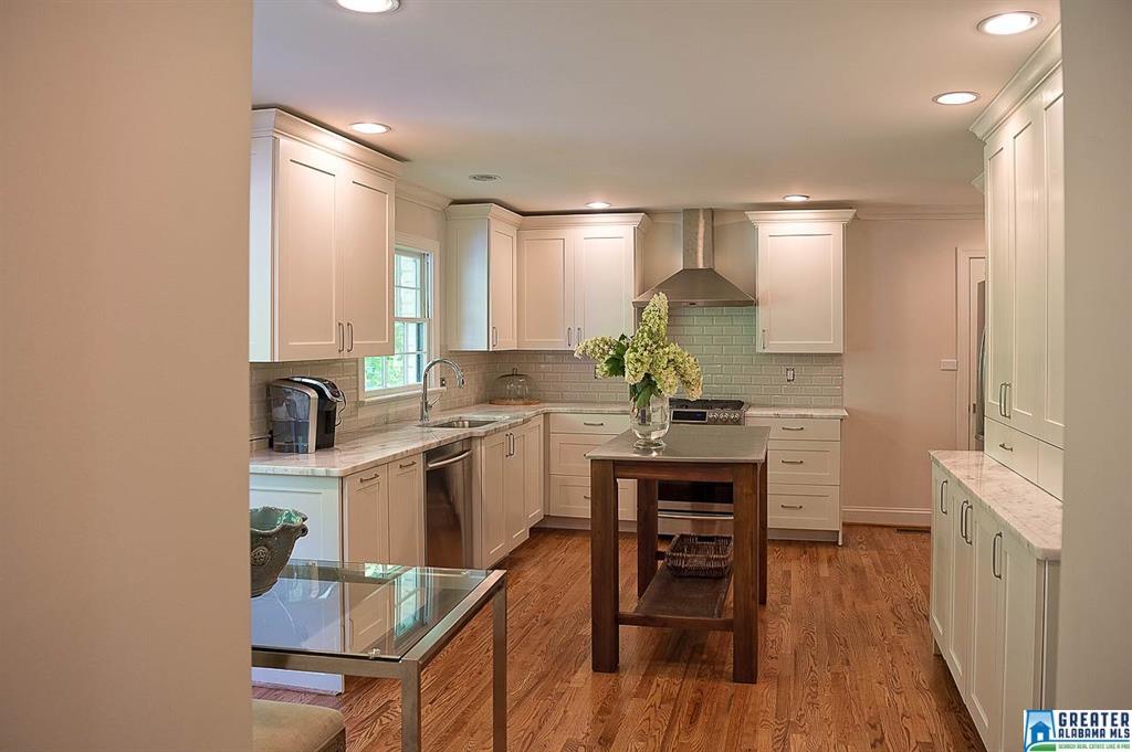 3669 Northcote Dr, Mountain Brook, AL 35223
