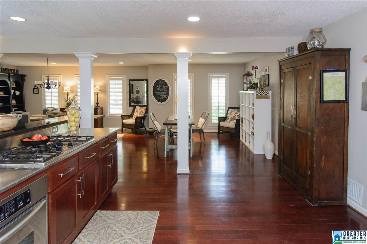 711 TWIN BRANCH DR, Vestavia Hills, AL 35226
