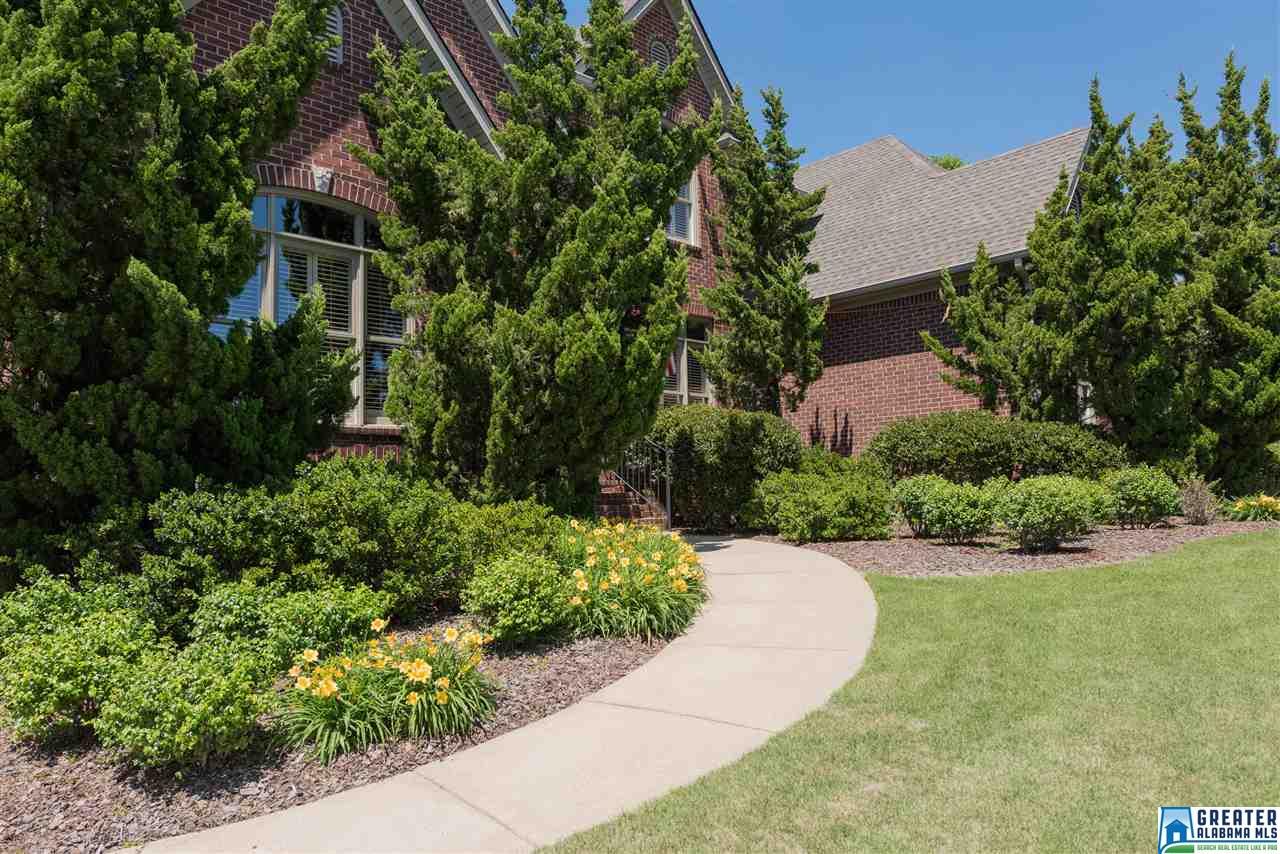 728 LAKE CREST DR, Hoover, AL 35226