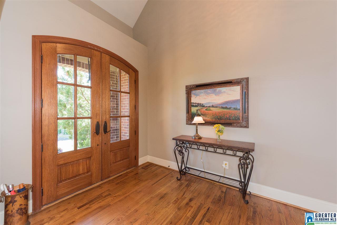 728 LAKE CREST DR, Hoover, AL 35226