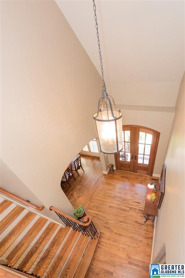 728 LAKE CREST DR, Hoover, AL 35226