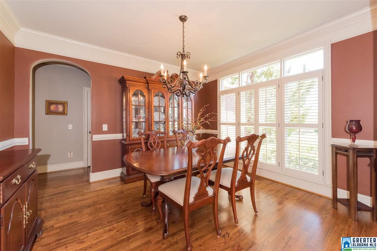 728 LAKE CREST DR, Hoover, AL 35226