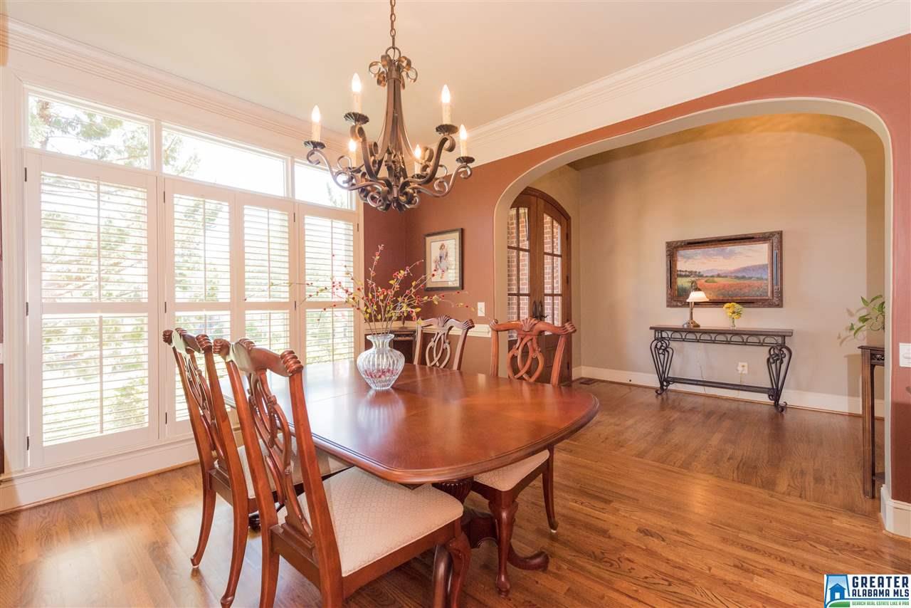 728 LAKE CREST DR, Hoover, AL 35226