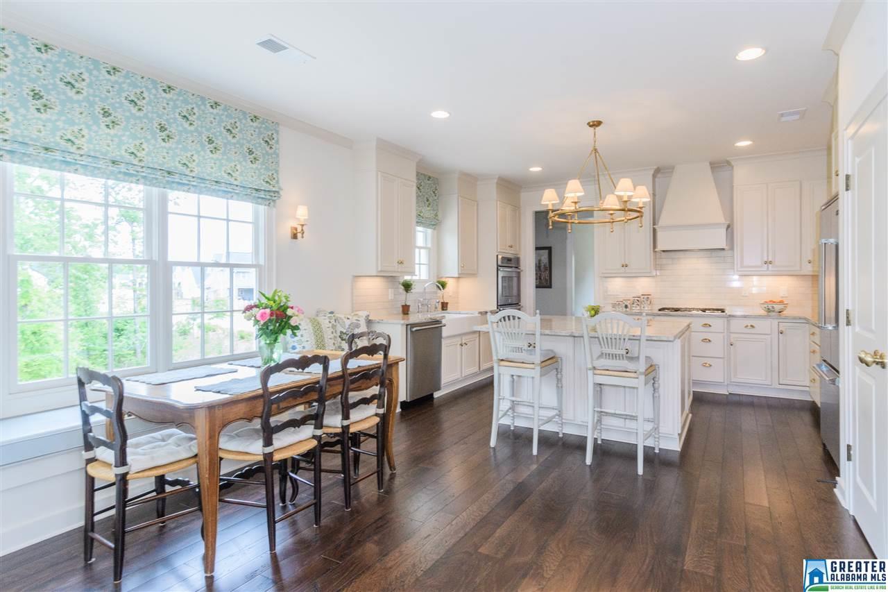 2289 SOUTHAMPTON DR, Hoover, AL 35226
