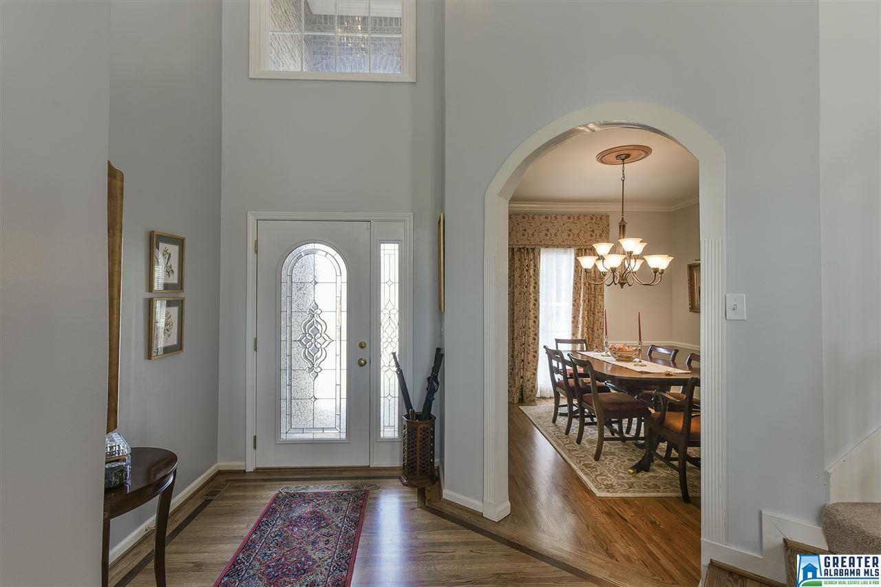 611 LONGWOOD PL, Vestavia Hills, AL 35226