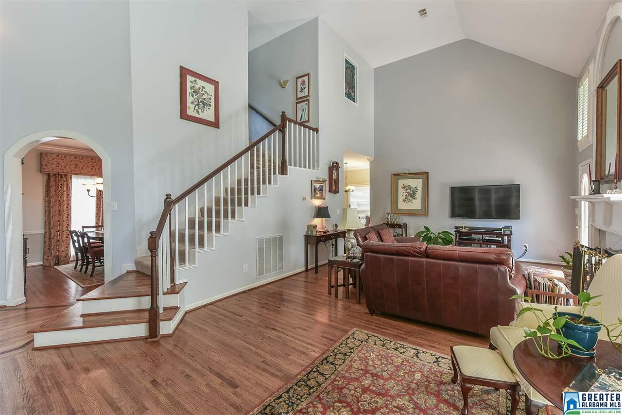 611 LONGWOOD PL, Vestavia Hills, AL 35226