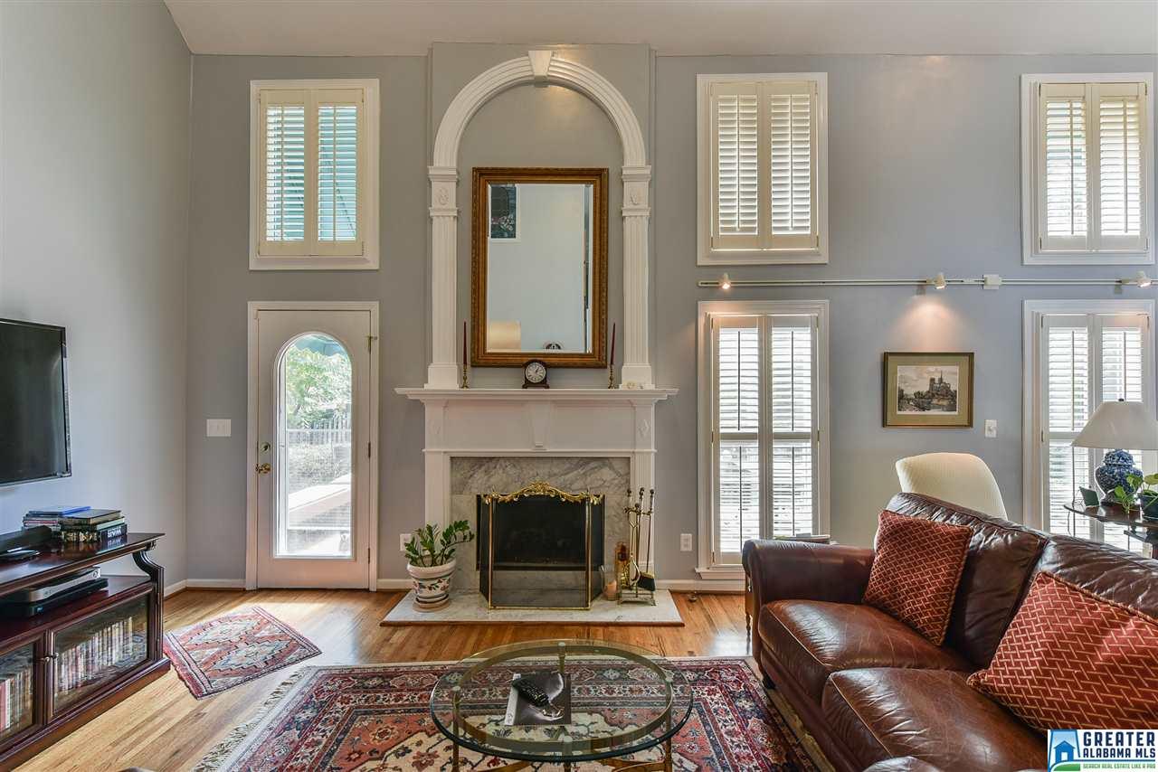 611 LONGWOOD PL, Vestavia Hills, AL 35226